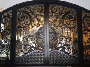 Pintu Utama Klasik Besi Mewah